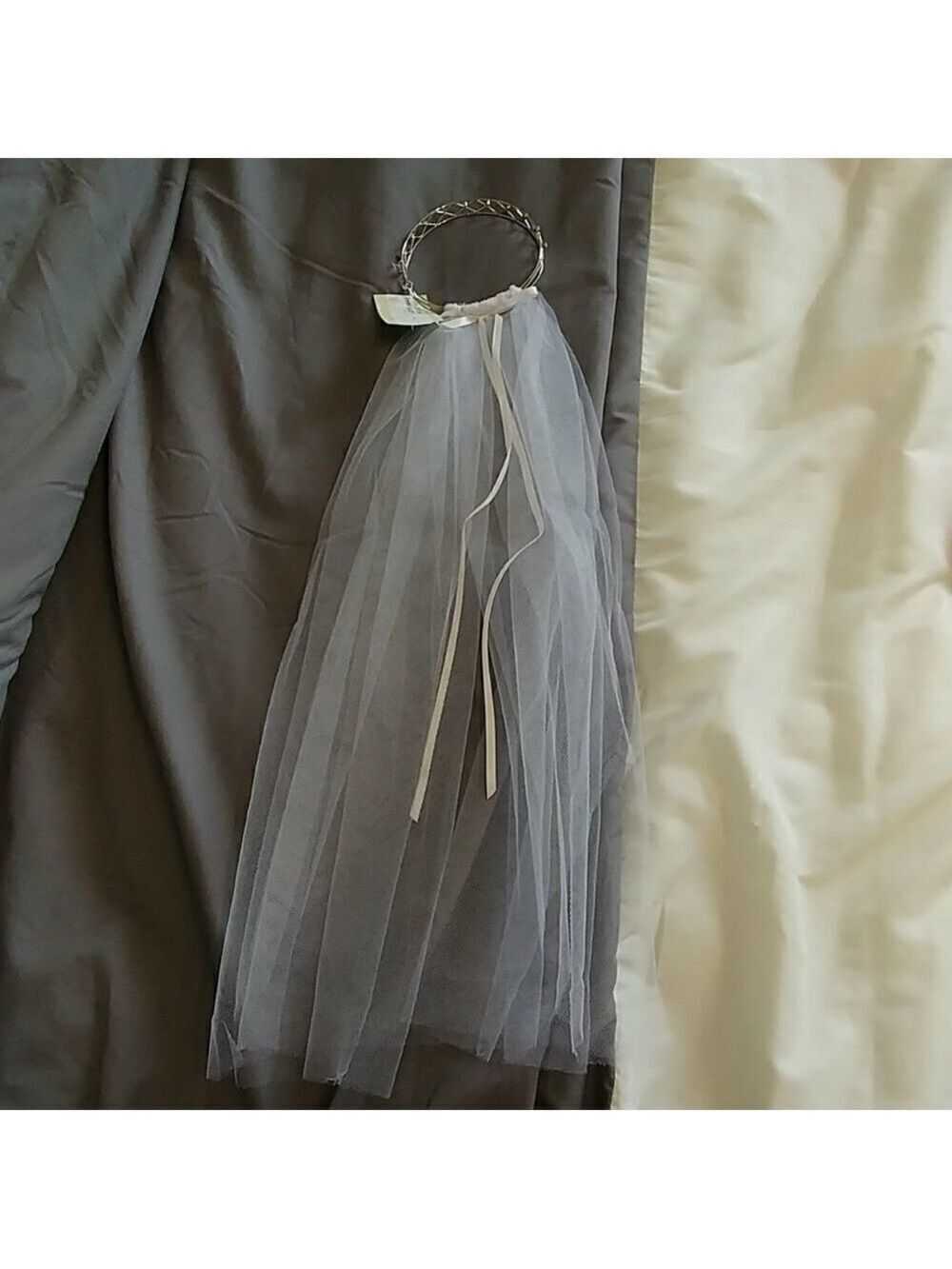 NWT Silver/'diamond' headpiece with veil white
